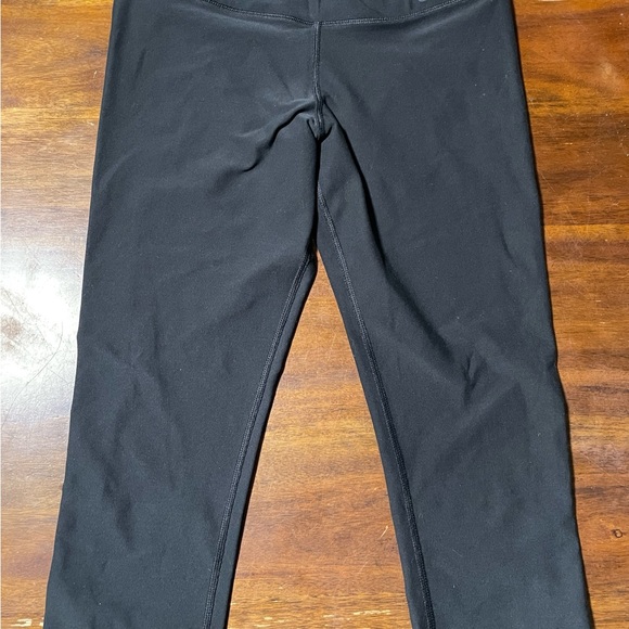 Nike Yoga Work Out Leggings Crop Style size Small - Picture 3 of 4